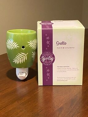 RETIRED Scentsy Grotto Warmer in Lime Green with White Palm Leaf Accents Plug-in